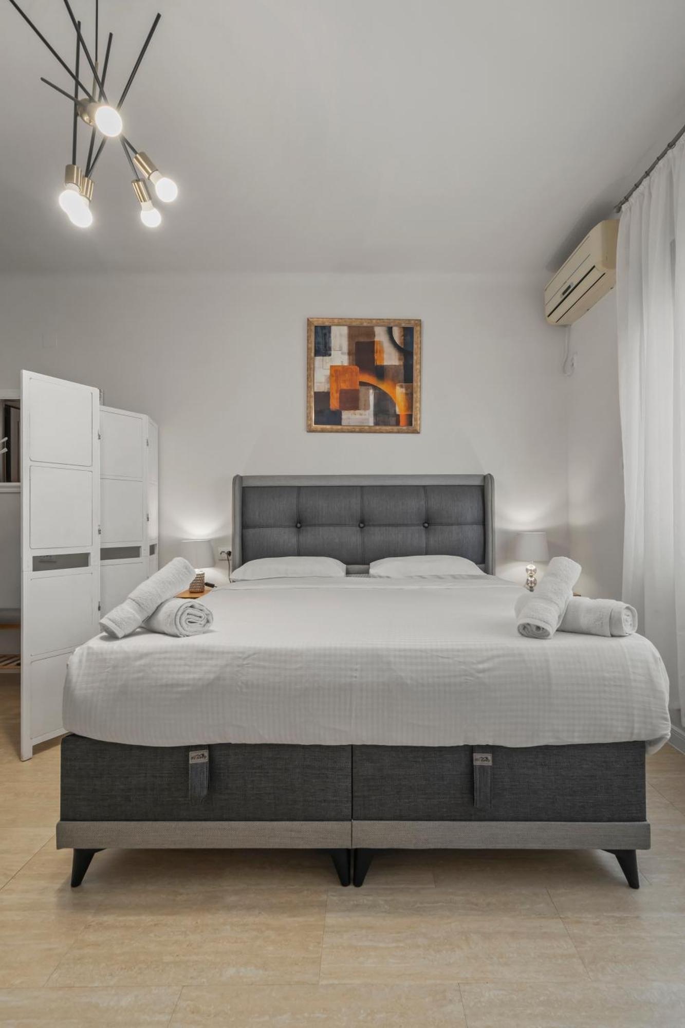 Upscale Studio, Walking Distance From The Old Town บูคาเรสต์ ภายนอก รูปภาพ